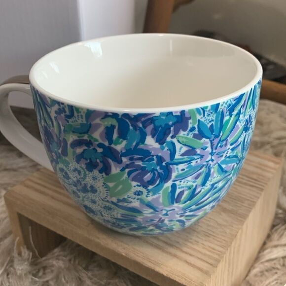 Set Of 2 Lilly Pulitzer Ceramic 12oz Mugs Blue Floral Design With Original Box - Picture 10 of 17